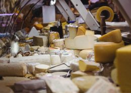 Come Allestire il Banco Formaggi: Un Viaggio nel Gusto Italiano